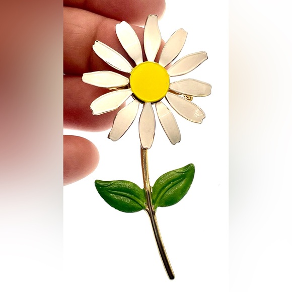 Vintage Gold Tone and Enamel Floral Flower Daisy Brooch Pin - Picture 3 of 5